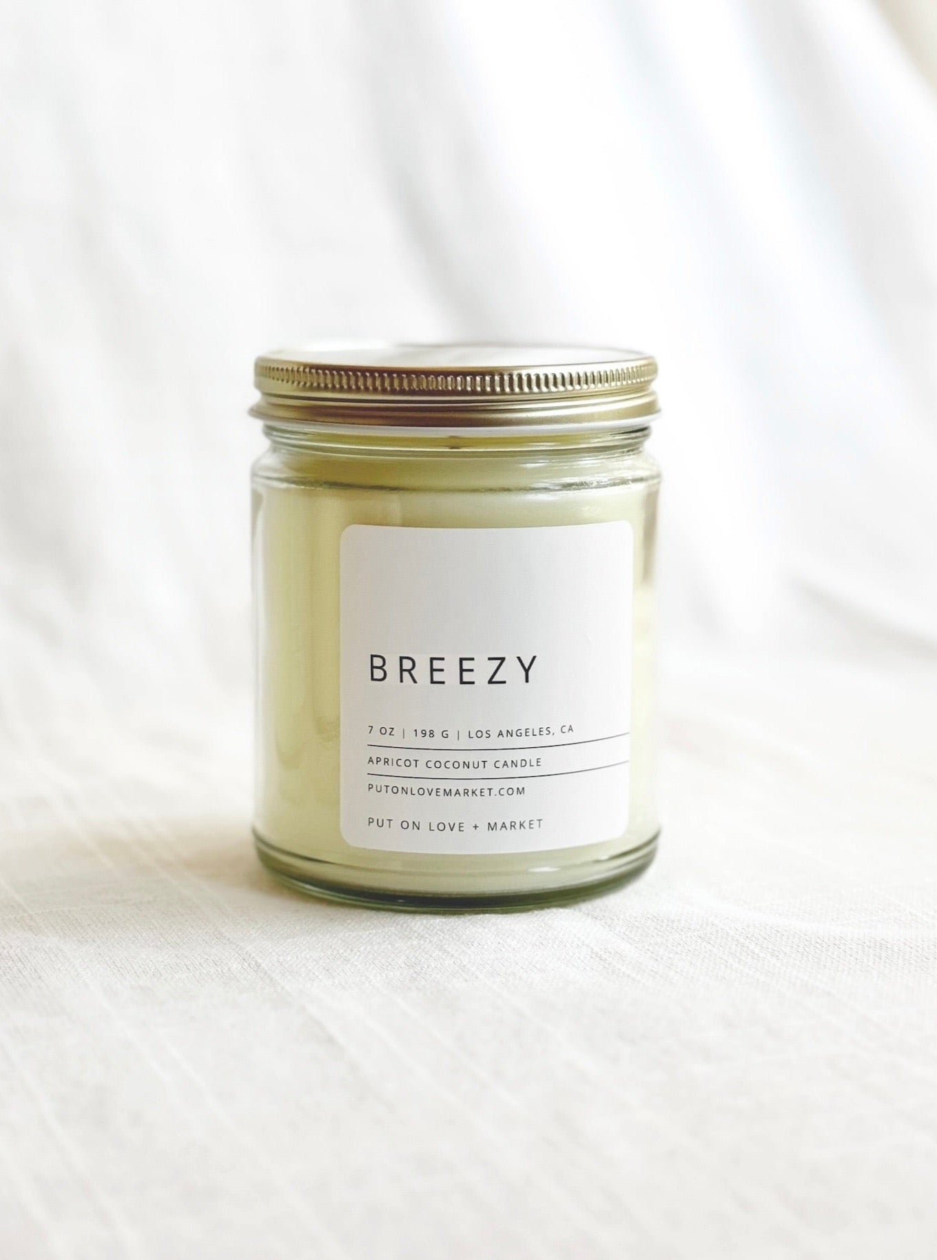 BREEZY SCENTED CANDLE